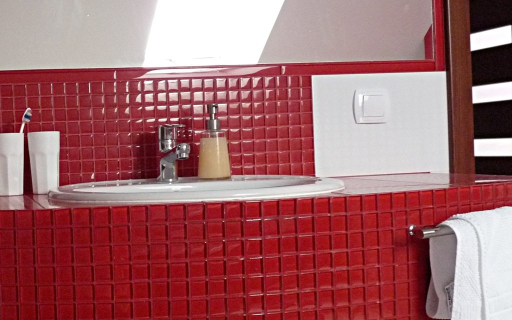 Mozaika Czerwona w łazience