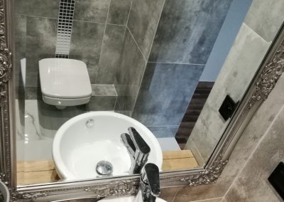 mozaika srebrna chrom w łazience 3