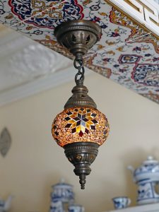 lampa z mozaiki